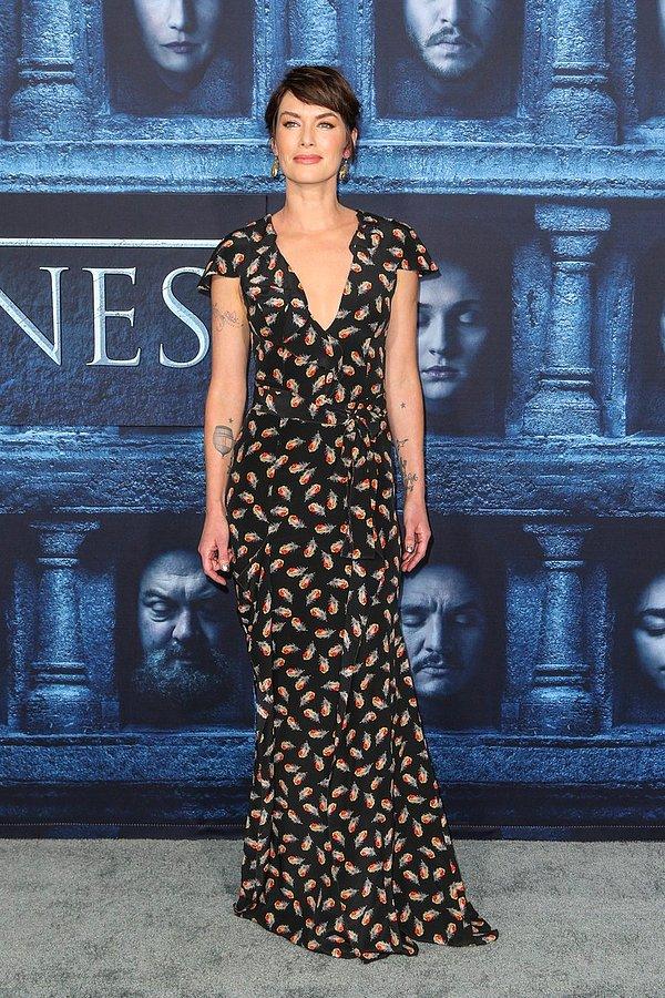 42 yaşındaki aktris Lena Headey ise tercihini desenli bir elbiseden yana kullanmıştı.