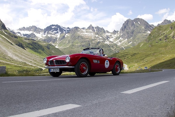 14. BMW 507 – одно из самых красивых спортивных авто - чуть не разорило компанию. Всего было продано только 252 машины.