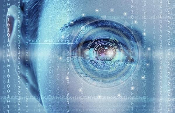 Google da geçtiğimiz yıl vücuda dair veriler toplayan akıllı lens patenti almıştı
