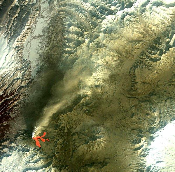 8. Yine yarımada üzerinde yer alan Kizimen stratovolkanının 2011 yılında patlaması sonucu zirve kubbesi çöktü.