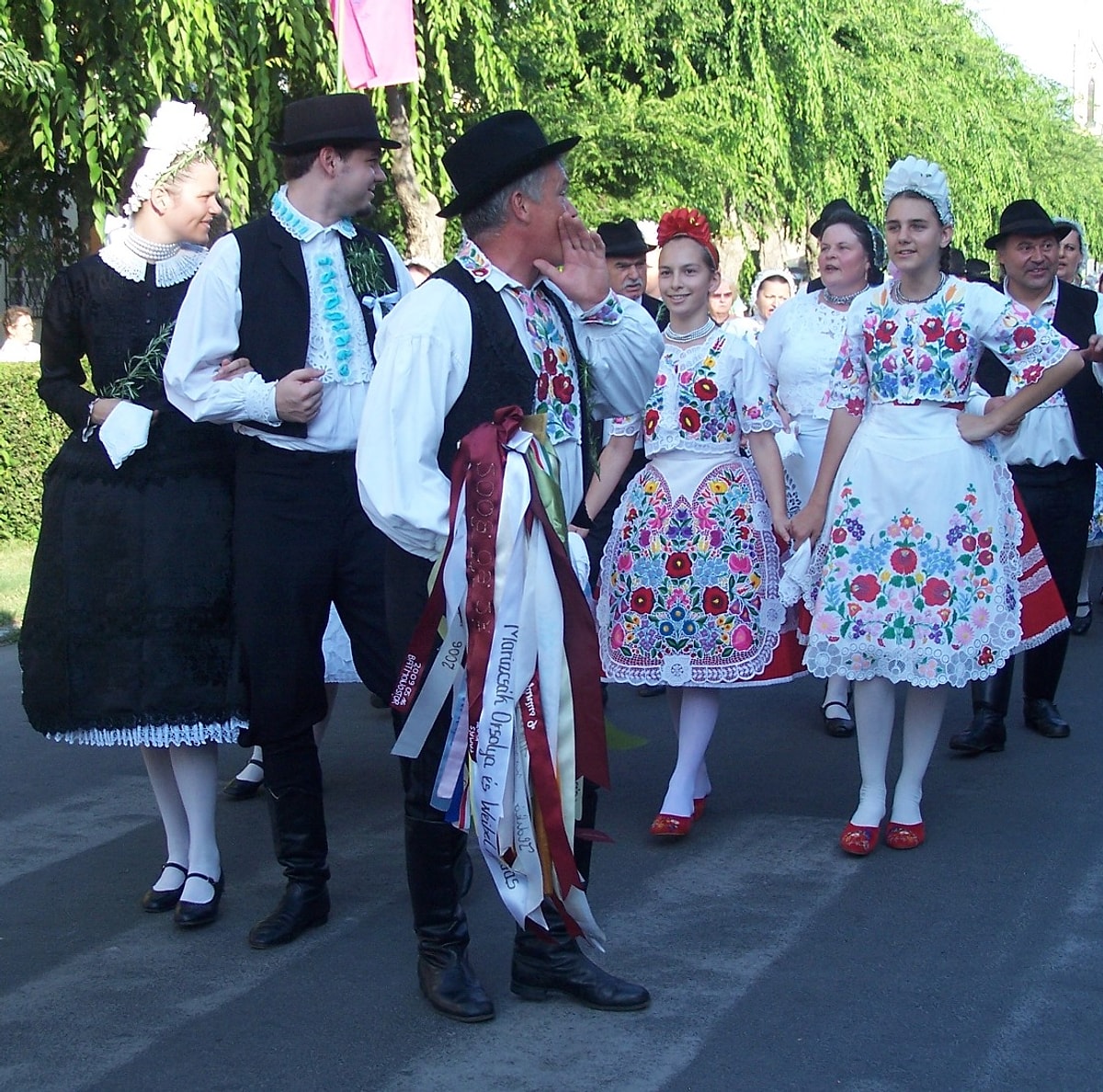 Национальная одежда венгрии. Национальный костюм мадьяр. Венгерский народный костюм. Венгры внешность. Дебреценские венгры.