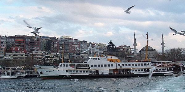 1. Üsküdar İstanbul'un en hareketli insan trafiğine sahip yerlerden biri olmasına rağmen huzur verici bir sessizliğe sahiptir.