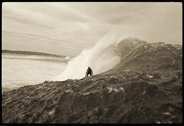 13. Тони Харди на реке Маргарет (1971). Река Маргарет сурова, и эти снимки дают представление о силе здешних волн.