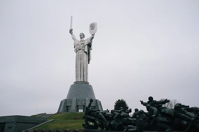 The Top 30 Tallest Statues In The World Onedio Co