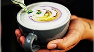 Bu Yaratıcı Barista, Gıda Boyası ile Gökkuşağını Andıran Rengarenk Latteler Yapıyor!