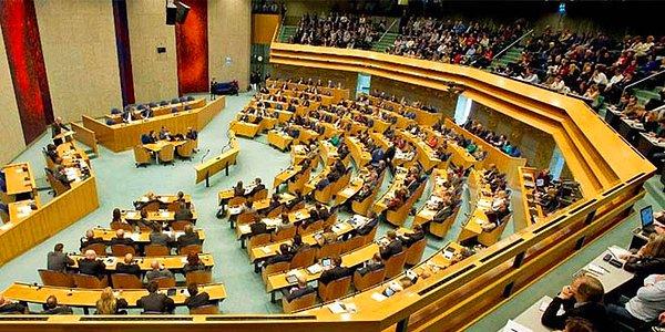 Hollanda Parlamentosu'nda 'muhbirlik' kınaması