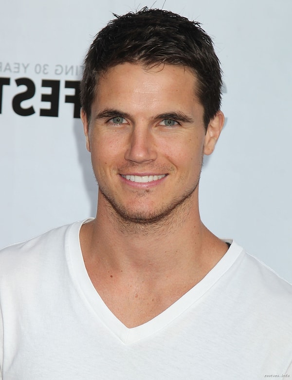 1. Стивен Амелл и Робби Амелл