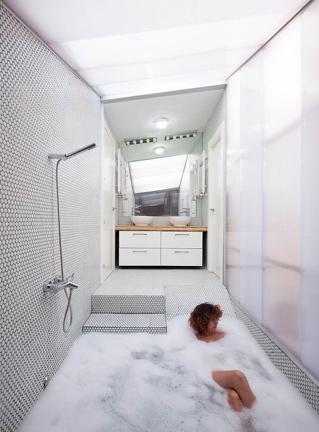 8. Why settle with a shower when you can have a tub, too?