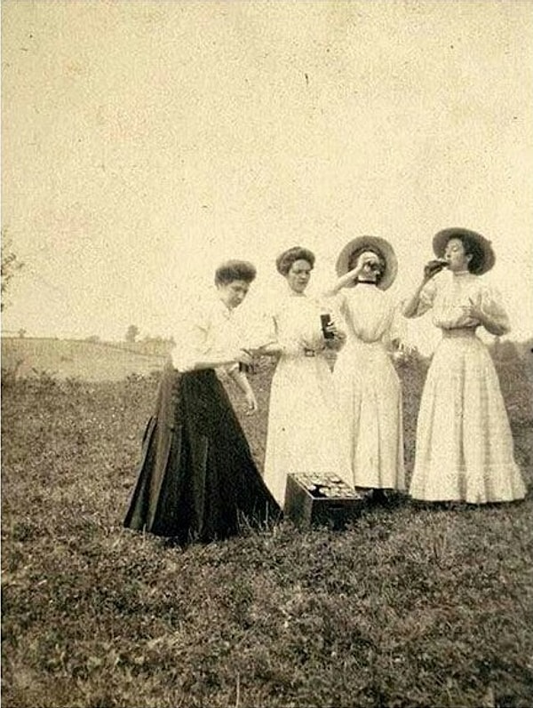 15. Учителя выпивают на майских праздниках (1910 г.)