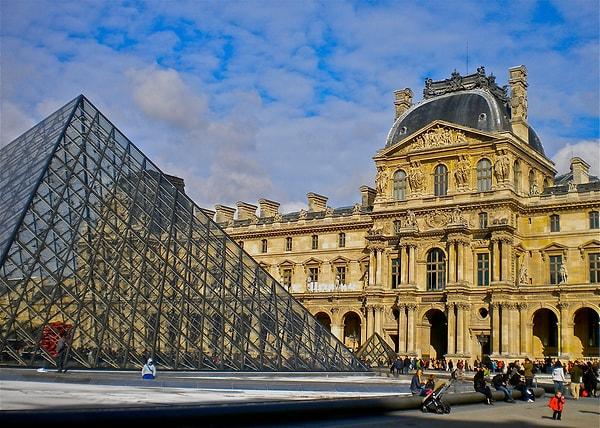 1. Louvre Müzesi - Paris