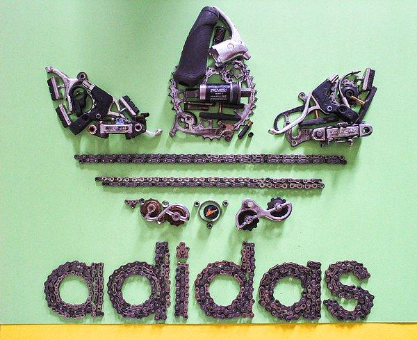 3. Spordan müziğe birçok popüler logoyu da çalışmalarına ekleyen sanatçının portfolyosunda Adidas,