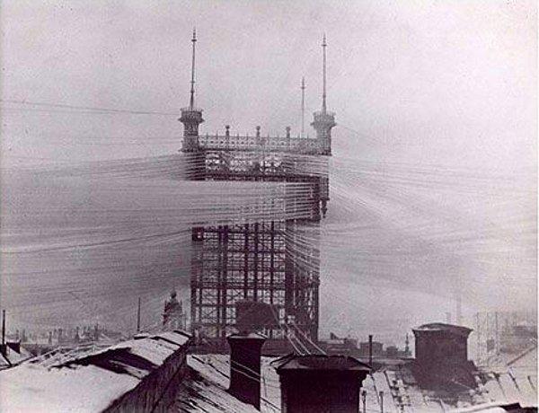 18. Stockholm'de 5000 telefon hattını birbirine bağlayan Telefontornet. (1890)