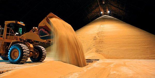Brezilya topraklarını tarım ürünlerinin bolluğu ile verimli bir şekilde kullanıyor ve dünya şeker piyasasına liderlik yapıyor.