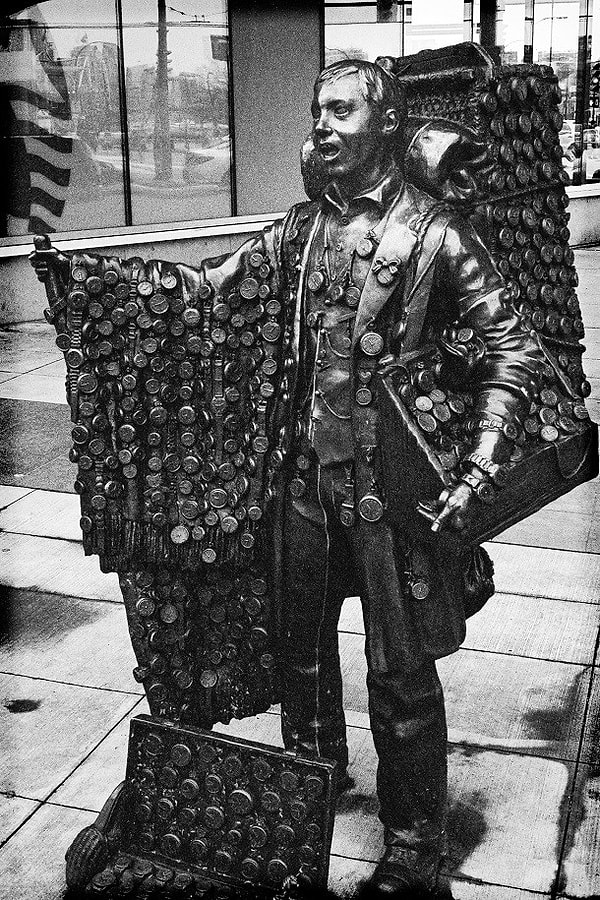 12. Этот человек продаёт слишком много часов в Ванкувере (Канада)