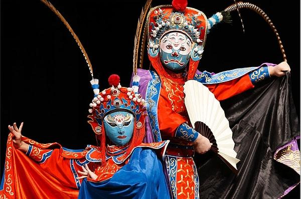 12. Yüzsüz Adamlar: Çin Mitolojisi'ndeki Bian Lian Geleneği