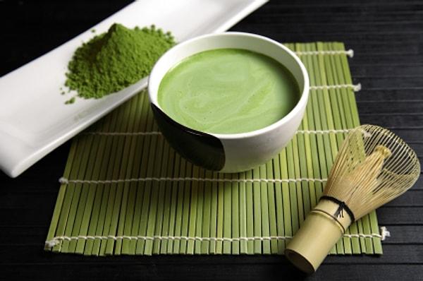 11. Bu seremonide Japonca Maccha diye yazılan, Avrupalıların Matcha diye yazdığı bir yeşil çay çeşidi içiliyor.