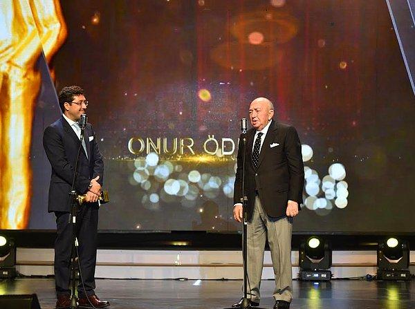 Onur Ödülü Türker İnanoğlu'na verildi