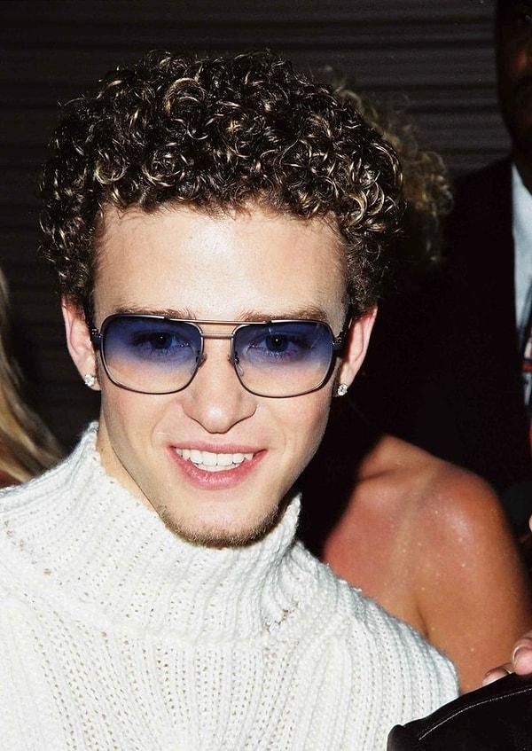 12. Justin Timberlake mor camlı gözlükleriyle gözlerimizden mor kalpler çıkartmayı başarıyorken;