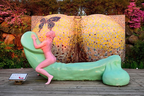 6. Скульптурный парк Love Land - остров Чеджудо, Южная Корея