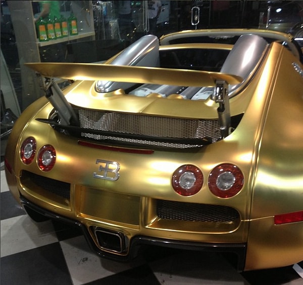 7. Впрочем, для него все они, конечно, не роскошь, а просто средство передвижения.