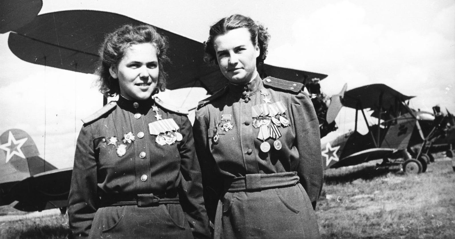 Жены военных в военное время. Военные летчицы ночные ведьмы. Летчицы ночные ведьмы герои советского Союза.