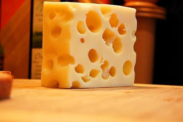 7. Bu deliklere göz denir, gözü bol peynir iyi peynirdir, gözü olmayan kör peynir sayılır.