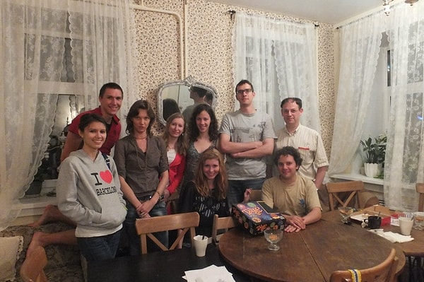 4. Результаты, по его мнению, оставляют желать лучшего: «Хотя, уверен, получилось на двоечку – говорят, даже из носителей языка только 2% на пятерку написали, так что не унываю. Мне же сначала надо слово перевести, затем определить склонение и падеж, а уж потом думать об орфографии»