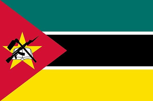 Mozambik bayrağı bildiğin keleş ve kitaptan oluşuyor. Yeni doğan bebeklere de peluş keleş hediye etsinler bari.