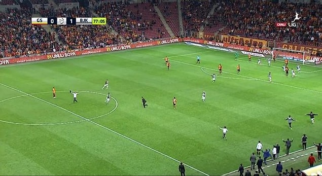 Arena'da yaşanan ilginç olay!