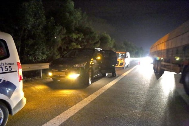 Olayın ardından koruma polislerinin aracının plakaları sökülmüş
