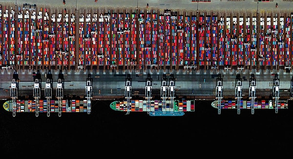 12. Порт Роттердама – Голландия 51.8850°N 4.2867°E