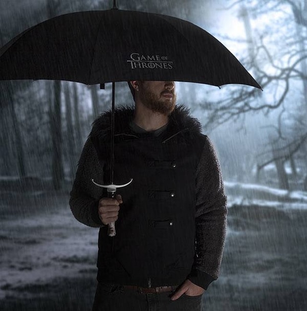 11. И летом бывают дождики, но с этим зонтом "Игры престолов" тебе все будет нипочем 🌂🌁