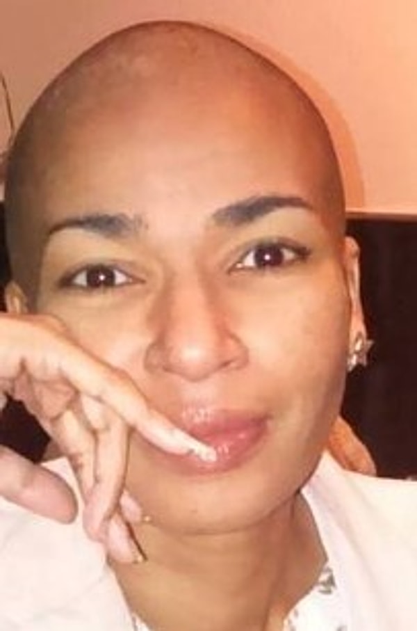 1. Это Мария-Тереза Асплунд. Ей 42 года, она проживает в Швеции. А еще она активистка антирасистской организации.