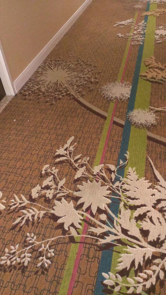 5. The patterns on this carpet look like they are 3D.
