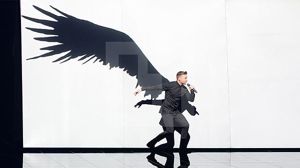 2. Певец удивил публику необычными визуальными эффектами, которые сопровождали всю песню.