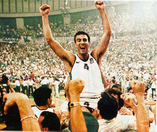 En skorer isim Nikos Galis