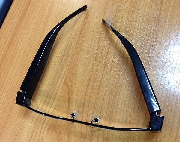 6. Yüksek teknoloji ürünü bu gözlükleri kullanarak kopya çekmeye çalışırken yakalanan öğrenciler, üniversite tarafından mimlendi.