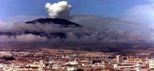 7. Ruiz yanardağın faaliyete geçmesi sonucu 22 bin insan öldü.