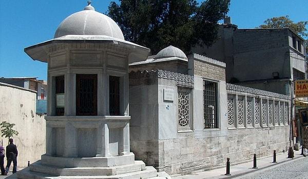 3. Mimar Sinan'ın izini sürün. Süleymaniye'deki Türbesi'nin sırrına erin. Küçük camilerinin güzelliğini keşfedin