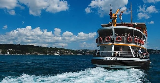 13. Hisarlar arasında boğaz motoruna binin. Bebek, Arnavutköy, Anadoluhisarı, Kandilli arasında asude bir yolculuk yapın.