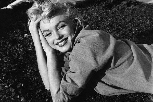 Hollywood'un efsane sarışını Marilyn Monroe'nun mezarının yanı geçtiğimiz haftalarda satışa çıkarılmış ve açık artırmanın başlayacağı fiyat ortalığı sallamıştı.