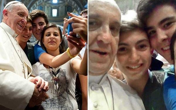 13. Papa Francis'in ilk selfie'si.