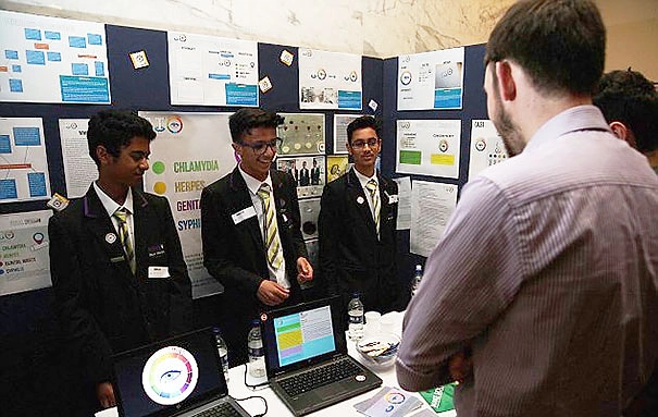 Bu, Londra'daki Isaac Newton Akademisi'nden 13-14 yaşındaki öğrenciler Muaz Nawaz, Daniyal Ali ve Chirag Shah'ın bir icadıdır.