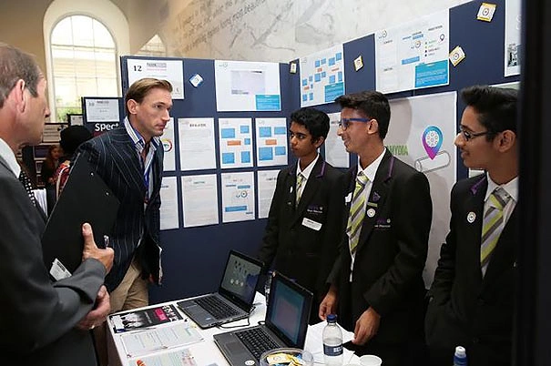 Ödüller sayesinde çocuklar 1.000 Euro ve Buckingham Sarayı'na bir gezi kazandılar.