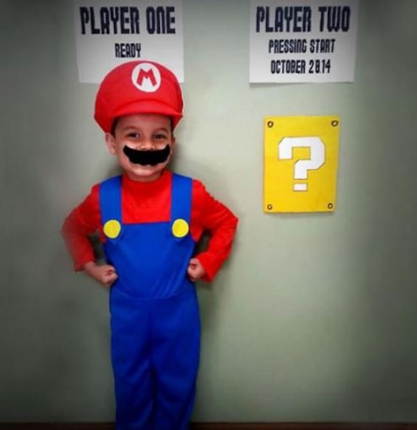 5. А этот малыш не менее счастлив обзавестись братом!