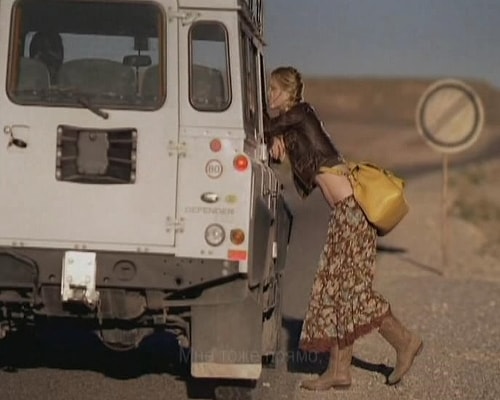 Если кто-то никак не может вспомнить, где же он видел это симпатичное лицо, то даем подсказку - модель и телеведущая Елена Кулецкая снималась в клипе Димы Билана "Это была любовь".