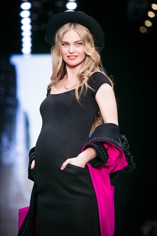 4. Изначально Елена не стремилась сообщать всем о своей беременности.