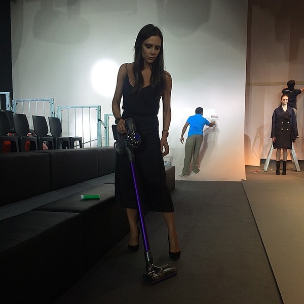 4. Выглядеть просто восхитительно даже с пылесосом в руках.