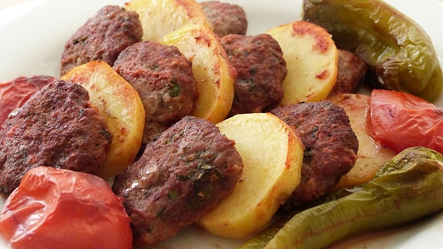 6. Köfteyi "annemin köftesi gibi" dedirtebilmek.
