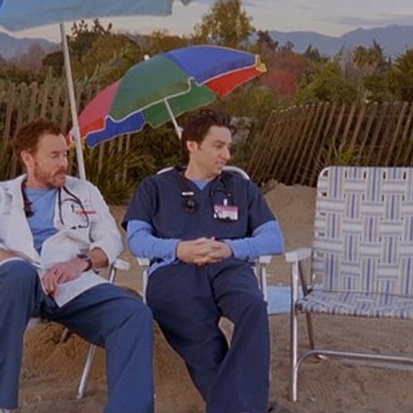 7. Доктор Кокс и Джей Ди построили для миссис Уилк пляж на крыше клиники, но она наслаждалась им всего один день